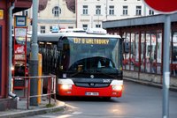 Pražskému dopravním podniku chybí řidiči: Za podpis smlouvy nabízí „papíry” na autobus zdarma