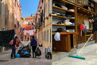Mladí Benátčané s pytli vzali město útokem. Uklízí po ničivých záplavách
