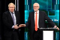 Brexit bude na konci ledna, řekl Johnson v debatě lídrů. Nesmysl, vysmál se mu Corbyn