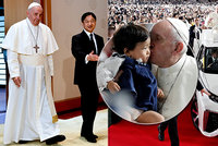 Audience u císaře, poblázněné davy. Papež v Japonsku mluvil i se zasaženými Fukušimou
