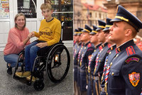 Jarda (14) bojuje s těžkou obrnou: Na nový vozíček se mu složila i pražská hradní stráž