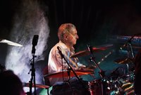 Bubeník z Pink Floyd rozproudí Prahu! Nick Mason na jaře zahájí další koncertní šňůru