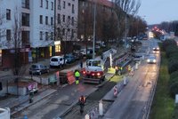 Prasklé potrubí na Břevnově: 4500 domácností bez vody, Patočkova ulici uzavřeli