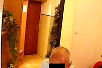 Muž se po noci s „Pavlem“ vzbudil v hotelu sám a švorc! Chlípného zloděje policisté našli ve vězení