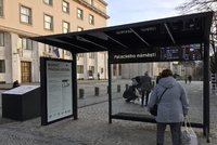 Takhle mají vypadat zastávky MHD v Praze: Líbí nebo nelíbí se vám nový přístřešek na Palackého náměstí?