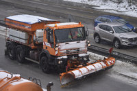 Sníh a ledovka v Česku, silnice kloužou. Ženou se přeháňky, sledujte radar Blesku