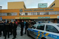 Střelba v ostravské nemocnici: Několik mrtvých! Střílel muž v červené bundě