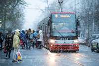 Déšť se sněhem a ledovka! Do Prahy vtrhne s prosincem pravé zimní počasí