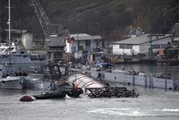 Na opravu neměli peníze. Vysloužilou ponorku potopili na Krymu i s jejím dokem