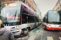 V centru Prahy vykolejila tramvaj! Nehoda komplikuje provoz v Myslíkově