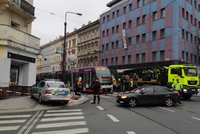 Dvě tramvaje se srazily u I. P. Pavlova! Zranili se čtyři děti a dospělý