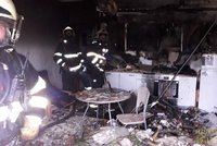 Požár bytového domu v Plzni: Hasiči evakuovali 42 lidí!