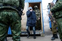 Ukrajinci si vyměnili zajatce se separatisty. Povstalci pustili 76 vězňů