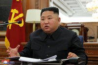 Kim Čong-un neovládá čas ani teleportaci, přiznal tisk. Mýtus kolem vůdce zbořil po letech