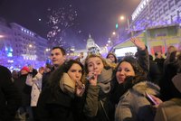 Koronavirus ONLINE: Na Silvestra v Česku noční zákaz vycházení? A zoufající hospody i fitka