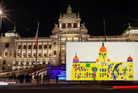 Novoroční videomapping o budoucnosti Prahy. S animací pomáhaly také děti
