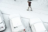 Sněhová nadílka v řadě krajů komplikuje dopravu. Sledujte radar Blesku