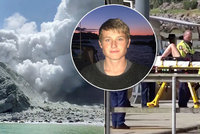 Mladík (19) přežil výbuch sopky v turistickém ráji. Poděkoval, ale je to s ním zlé