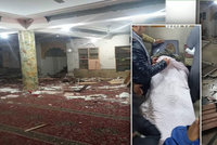 Výbuch bomby v mešitě: 9 mrtvých, zemřel i policejní důstojník v Pákistánu