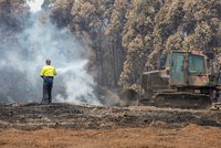 Další tragédie při boji s požáry v Austrálii. Na hasiče (†60) spadl strom