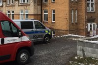 Policisté od rána zkoumají místo požáru ve Vejprtech: Hledají příčinu jeho vzniku