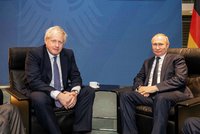 Rusko ohrožuje Brity, tepal Johnson Putina. Vyčetl mu „nestydatý“ útok na Skripala