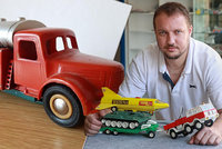 Za rozbité autíčko dal český sběratel 22 000 korun. Nemáte podobnou hračku doma?