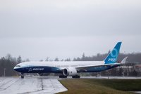 Boeing po odkladech vypustil do vzduchu novou vlajkovou loď. 777x pojme přes 400 lidí