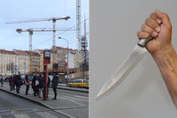 Měl několik nožů a jel si vyřídit účty: Policisté na Žižkově zadrželi nebezpečného muže
