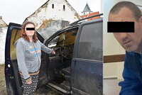 Exmanželka obviněného z vraždy v Klatovech: Škrtil mě a děti kopal! Kamarádi truchlí za ubodaného