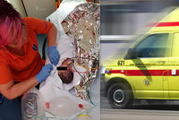 Záchranáři na záchodě našli promodralého novorozence: Po porodu do mísy nedýchal