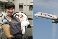 Alena pomáhala s porodem na palubě letadla. Chlapec je v pořádku, pilot nouzově přistál