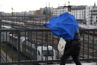 V Česku udeří orkán Yulia. Déšť navíc zvedne hladiny řek, sledujte radar Blesku