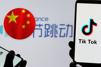 Špehuje nás Čína přes TikTok? Fischer ocenil opatrnost, kyberúřad sociální síť neřeší
