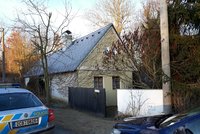 V rodinném domě na Táborsku zavraždili mladou ženu: Policie tají, jak zemřela, podezřelého prý mají
