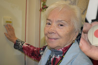 Paní Eleně (83) se udělalo špatně, život jí zachránilo tlačítko: Za 10 let 2300 zákroků