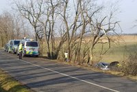 Řidič (†30) vyletěl na Znojemsku ze silnice, na místě zemřel