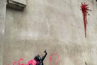 Nové dílo tajemného Banksyho poničili vandalové. U domu vznikne ochranný plot
