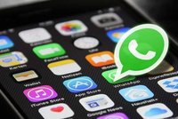 WhatsApp už používají dvě miliardy lidí. Spojení s Messengerem jen tak rychle nehrozí