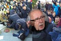 Levicoví aktivisté se kvůli Křečkovi poprali s policií. Šabatová při odchodu plakala