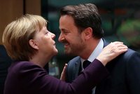 Lídři EU boj o rozpočet přerušili: Babiš odmítl slevy bohatým, Merkelová líbala kolegy