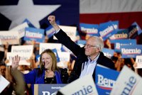 Boj Trumpových soupeřů: Socialista Sanders hravě zvítězil v Nevadě, Biden zaostal