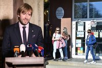 Koronavirus ONLINE: Osm nakažených v Česku, tři děti nemocné ženy vyvázly. Co manžel?