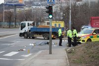 Tragické ráno v Michli: Při nehodě zemřel chodec, srazil ho náklaďák