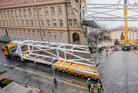 Rozporuplná lávka v Praze 6: Budovy VŠCHT spojí dva ocelové můstky za 60 miliónů, jejich stavba začala