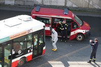 Koronavirus: Pražského řidiče MHD odvezli do karantény. Záchranku zavolali cestující