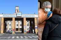 Jak jsou připravené pražské nemocnice na nával nakažených koronavirem? Mají pár lůžek nebo celá oddělení