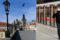 „Nikde ani duše.“ Nařízení vlády vylidnilo historické centrum Prahy i nádraží