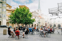 V Praze se lidem žije dobře. Chválí hromadnou dopravu, ale trápí je drahé bydlení a stárnoucí obyvatelstvo