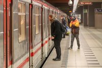 Změny v pražské MHD: Metro pojede déle, na denní tramvaje a autobusy ale navazovat nebude
